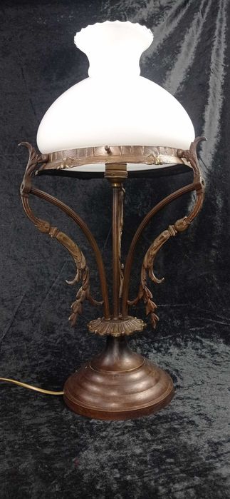Duza elegancka mosiezna lampa nocna do salonu OS1013