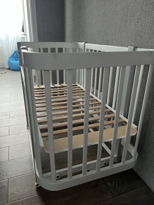 Дитяче ліжечко для немовлят