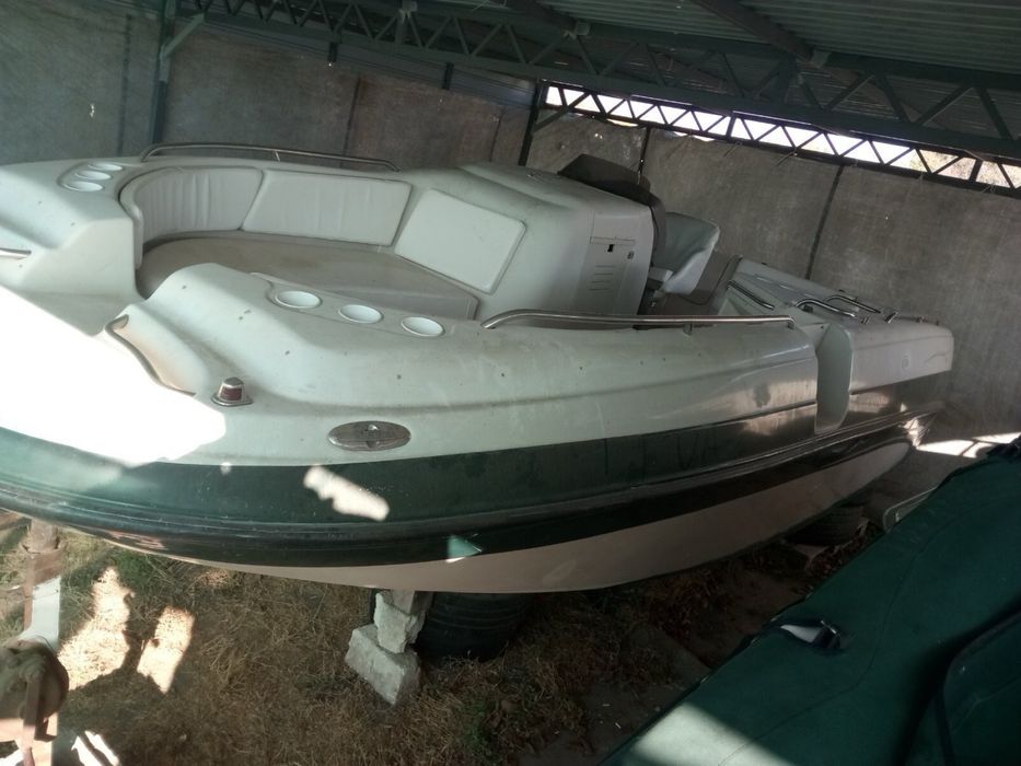 Катер пластиковий Crownline