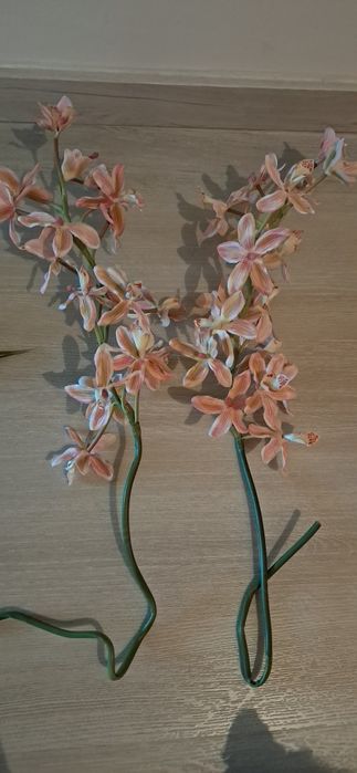 Flores artificiais de muito boa qualidade