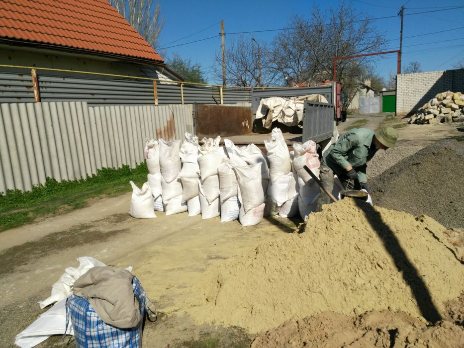 щебень,песок,чернозем,уголь,керамзит,,сыпец в мешках и насыпь