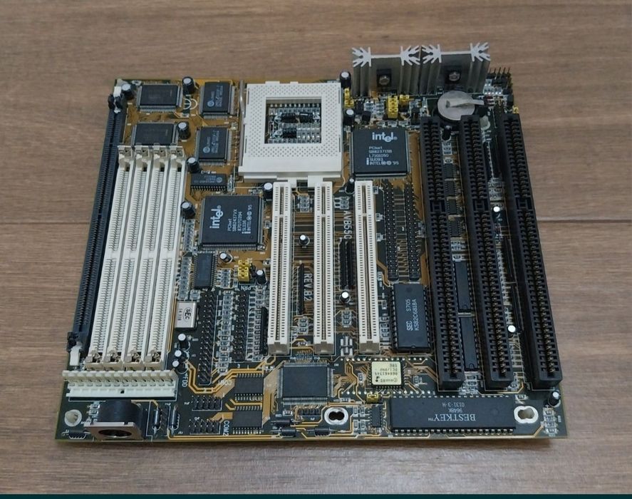 Motherboard Socket 7 ASK AVB55C Rev.B2 para PCs Retro