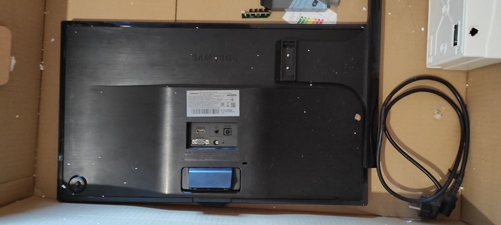 Монитор Samsung матовый