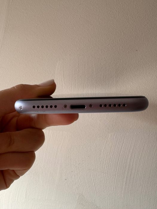 iPhone 11 128GB usado (roxo)