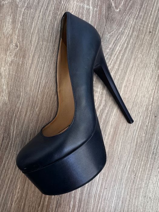 Жіночі шкіряні туфлі з платформою на високих підборах