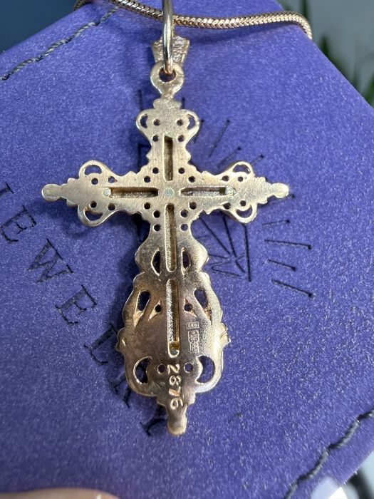 Золотой крестик с бриллиантами