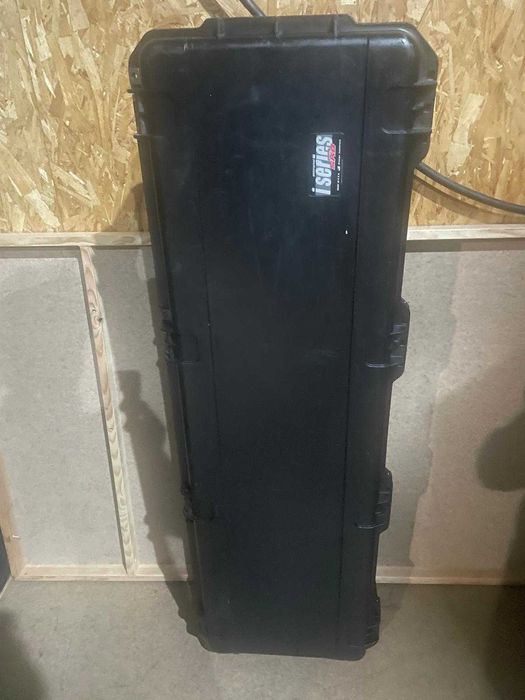 Case transporte de instrumentos (teclados) SKB    i series com rodas