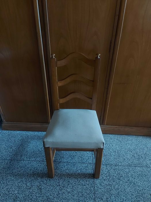 Móveis antigos negociáveis