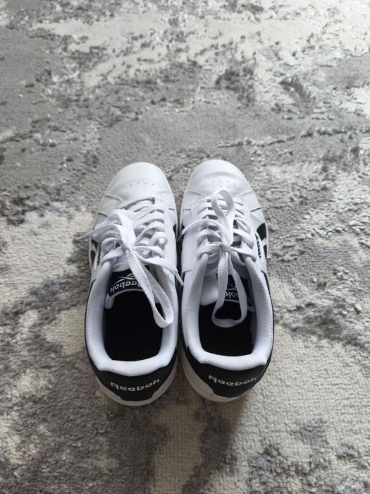 Кросівки жіночі Reebok та Fila