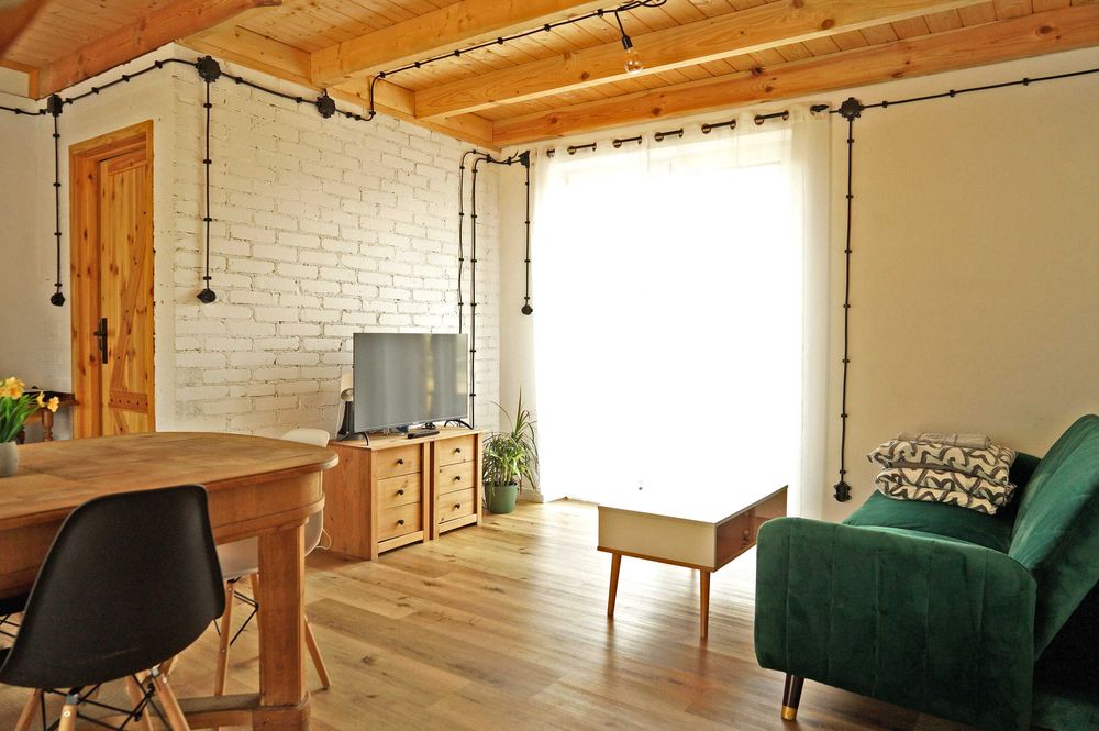 Nowy domek do 18 osób. Sauna, balia z jacuzzi. 90 km od W-wy.