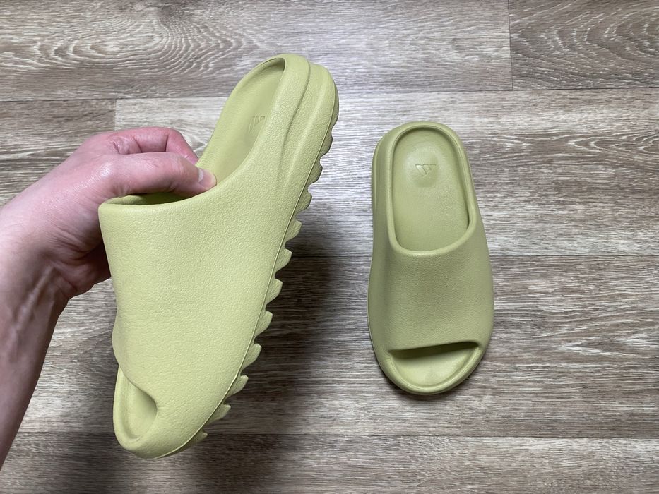 Adidas Yeezy Slide Glow Green Size 6US / EU 36-37 / 23.5 cm
