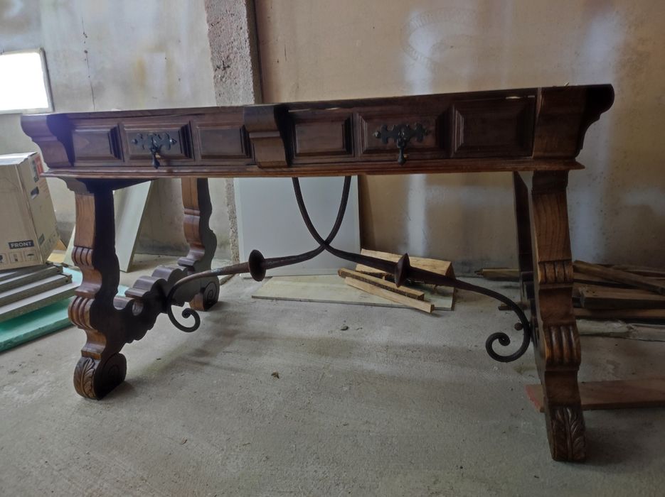 Base de mesa em madeira maciça