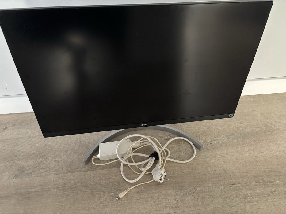 Monitor LG uszkodzony