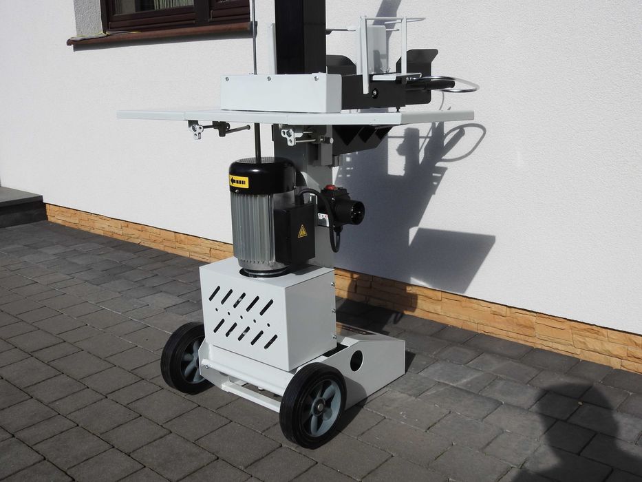 Łuparka do drewna Lumag, rębak, duży nacisk tłoka 8 ton, na prąd 230V