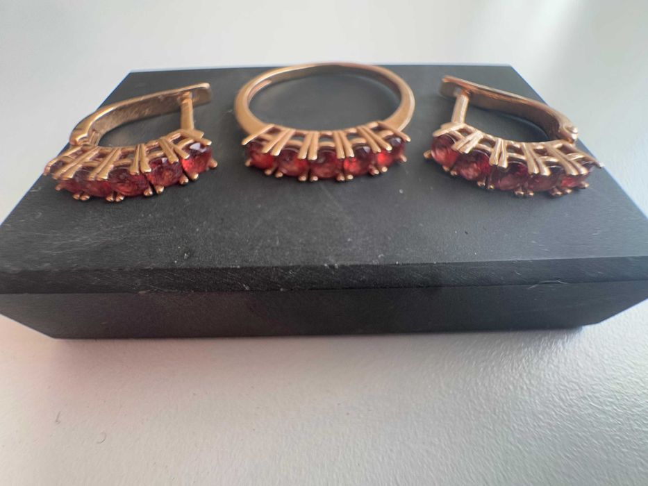 Conjunto em ouro maciço Anel + par de brincos com zircônias rosa