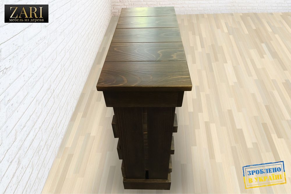 Классическая полка для хранения вина и бокалов.