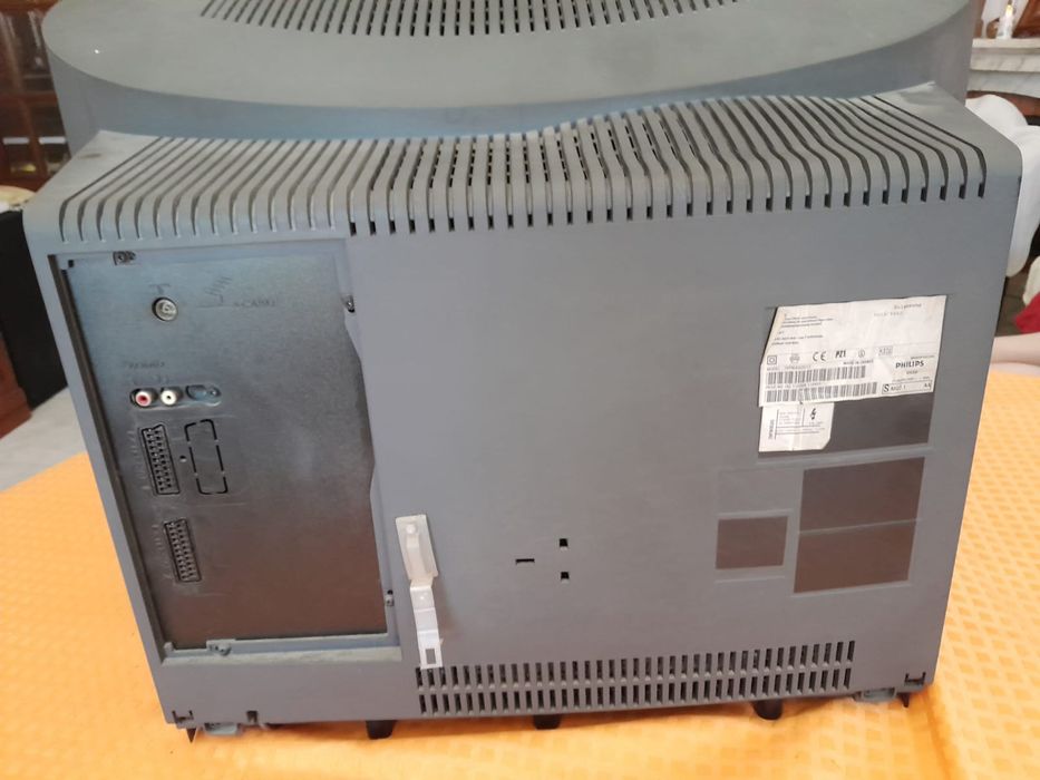 Televisão Philips de 67cms e 100 Herts64751957231107123