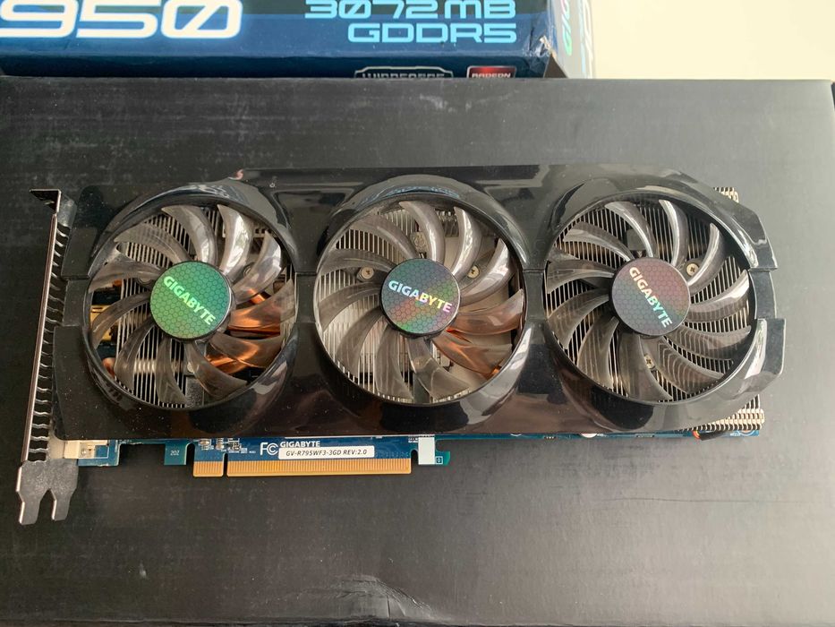Gigabyte Radeon HD7950 3GB sprawna + MSI Radeon R9 270X 2GB