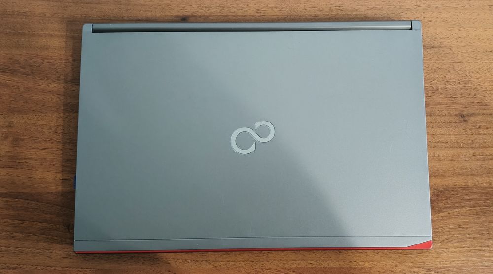 Fujitsu E756 "15.6" Intel Core i3, ОЗУ-8гб-DDR4, SSD-240gb