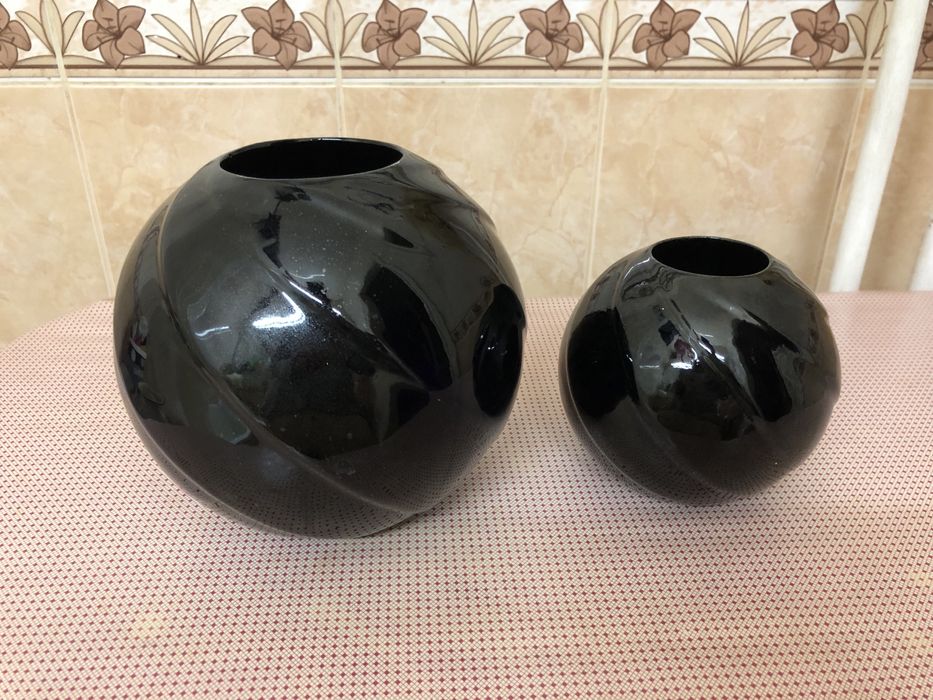 Черная керамическая посуда вазы тарелки блюдца пиалы - Румыния