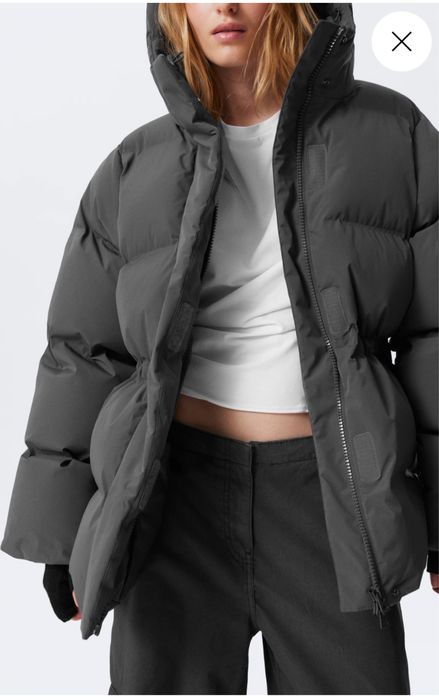 Пуховик weekday сірий