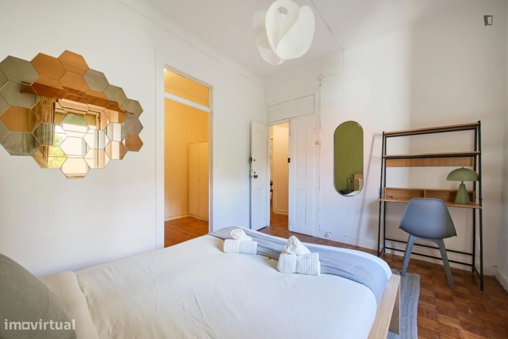 Quarto - localizado em São Bento Lisbon