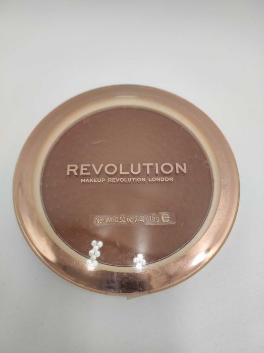 Bronzer prasowany Makeup Revolution Mega Bronzer 02 wykończenie matowe 15 g