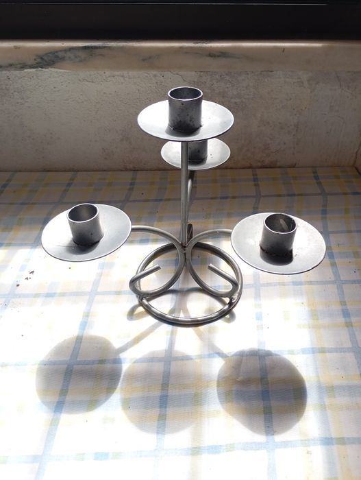 2 Candelabros Metálicos para 4 Velas – Estilo Vintage/Industrial