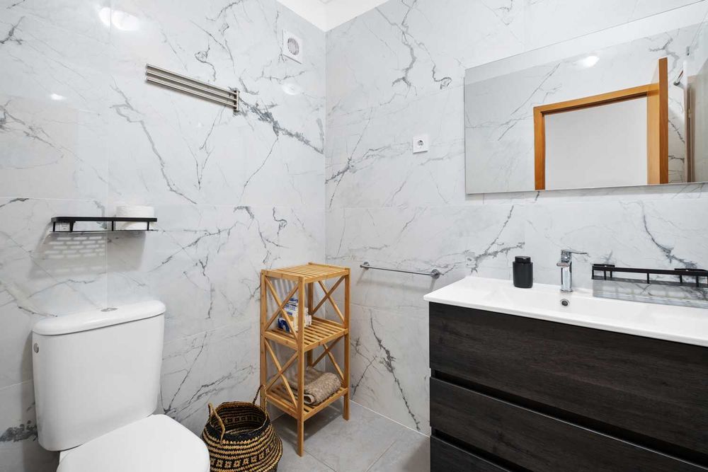 Arrendo quarto com varanda e Ar condicionado