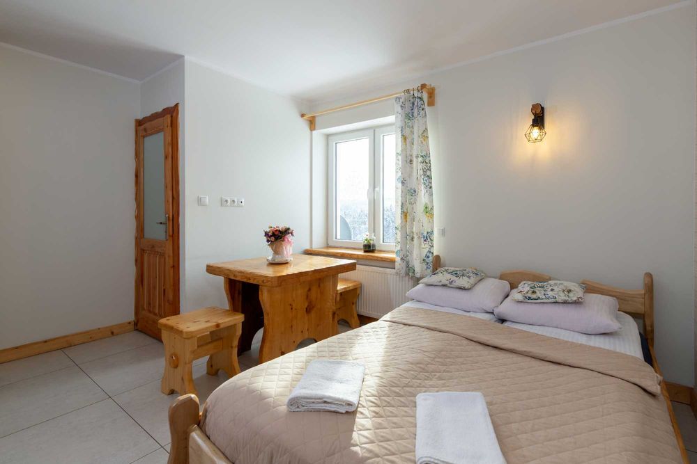 Noclegi ( 28 m-c), jacuzzi, stodoła ,domek grilowy, org.  imprez