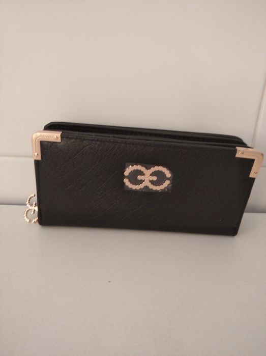 Carteira nova de cor preta