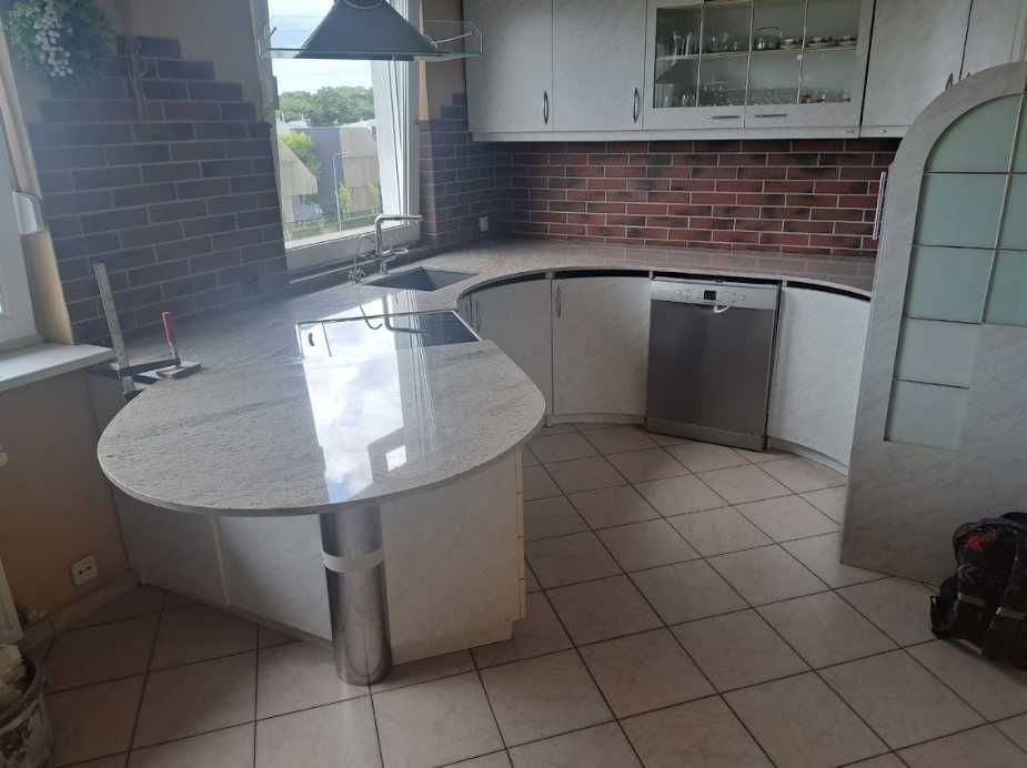 Blaty/parapety pod wymiar, granit, konglomeraty kwarcowe/granitowe