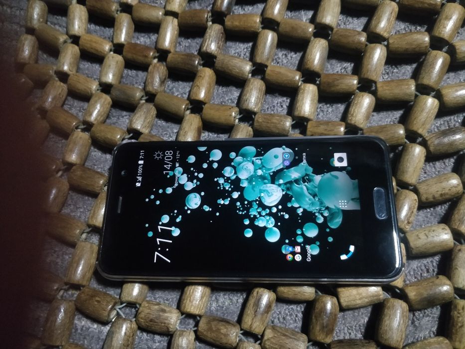 HTC u play з нюансом