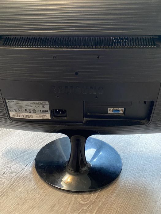 Продам б/у монітор .