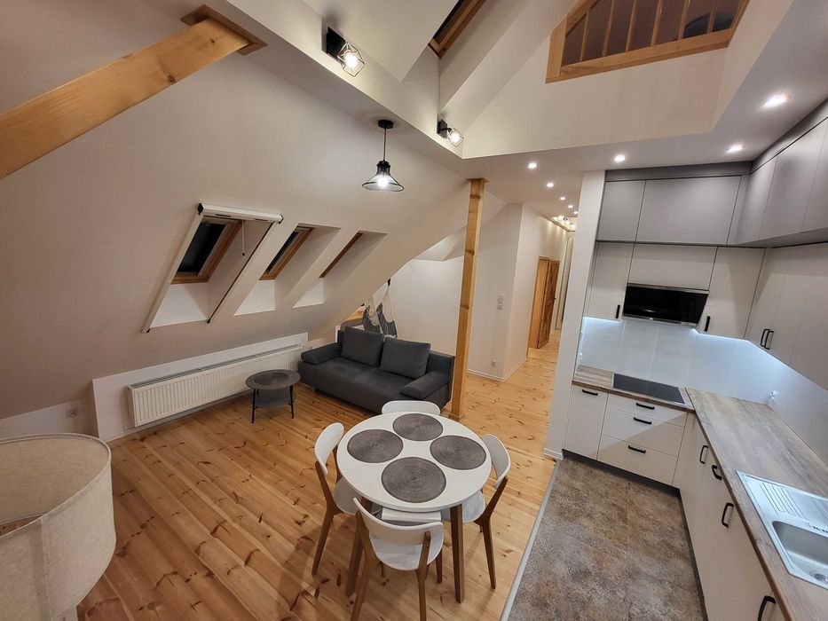 Loft dwupoziomowy z widokiem na Park Chopina | antresola | centrum