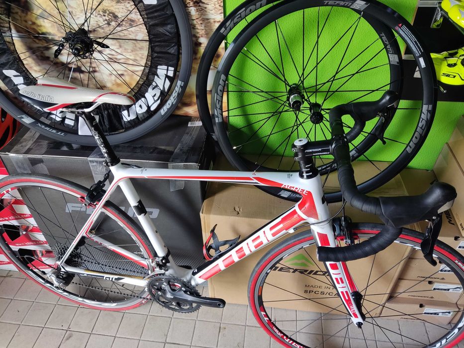 Cube agree 10v carbono como nova