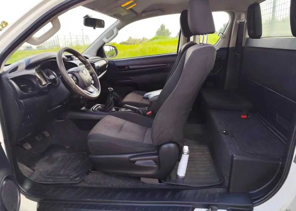 Toyota Hilux 4×4 2.4 D-4D