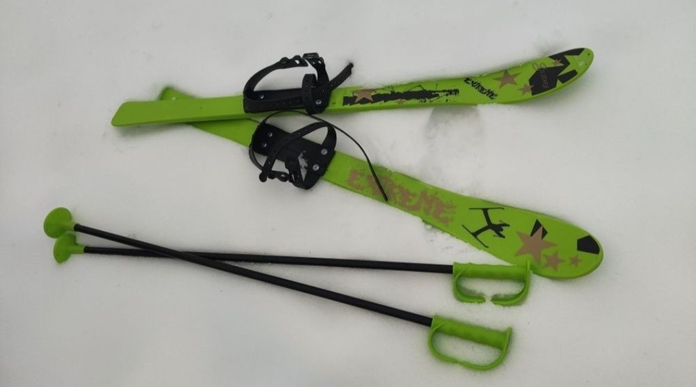 Nartki na buty / narty dziecięce 90cm + kijki + GRATIS kask narciarski