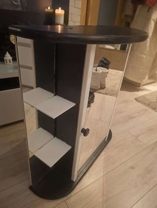 Szafka z lustrem, łazienkowa. Odnowiona.