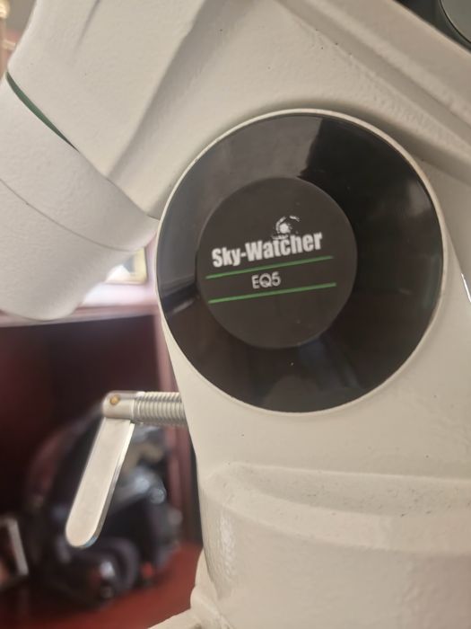 Telescopio  bresser, com motor equatorial