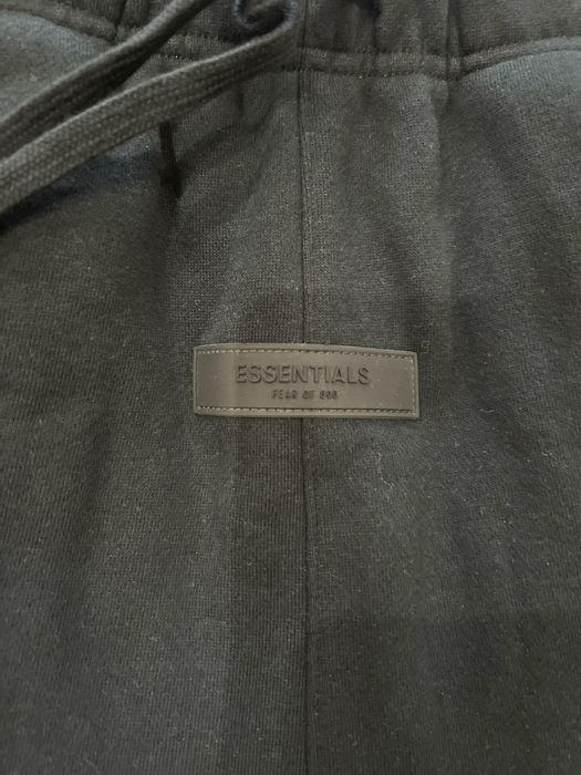 Продам шорты ESSENTIALS
