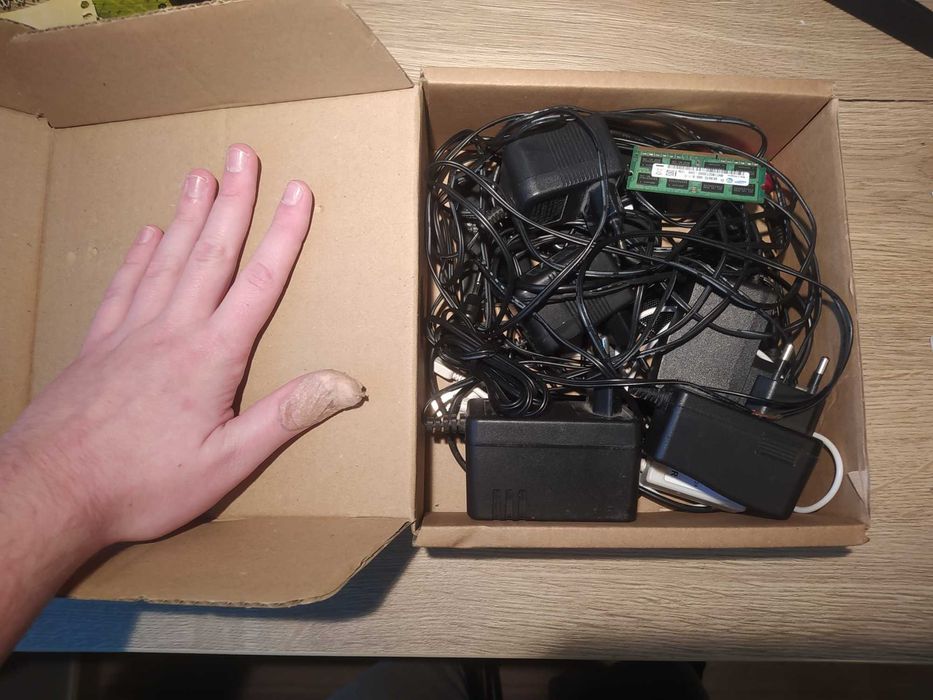 Zestaw Zasilaczy 12V + Kości RAM 4GB DDR3 SO-DIMM(Laptop)Serwis/części