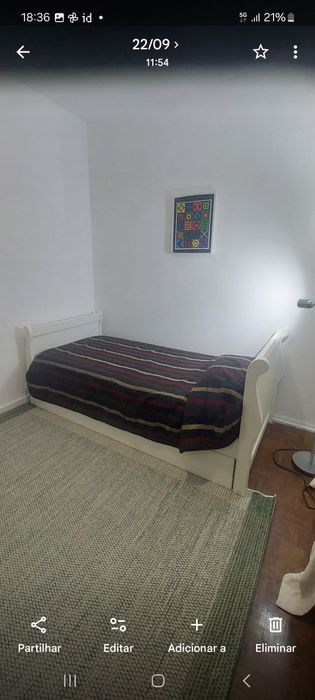 Quarto pequeno e acolhedor