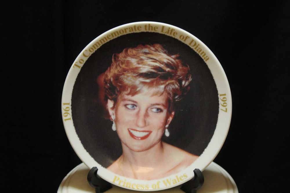 Prato Princesa Diana marcado James Gerard, fine porcelain, Swansea,U.K