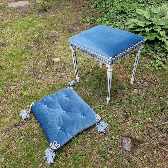 Piękna stylowa pufa