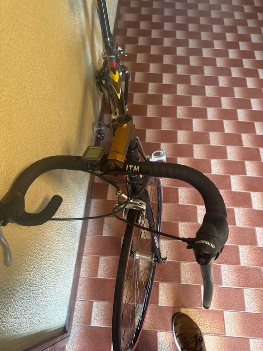 BH Bicicleta de Estrada em Carbono com Shimano e pneus Michelin