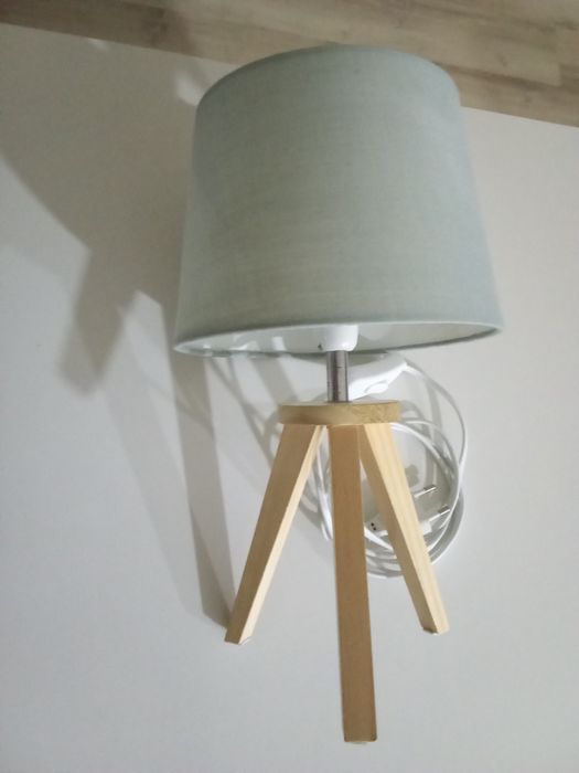 Candeeiro com lâmpada led