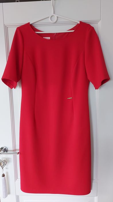 Bardzo elegancka czerwona sukienka.