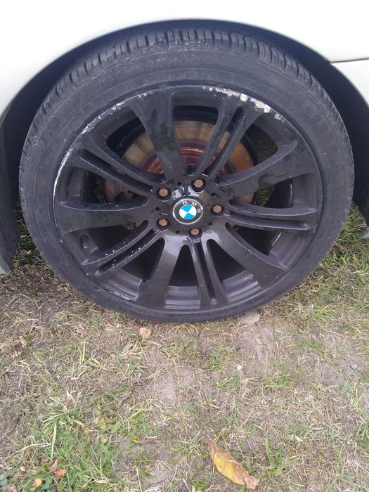 Felgi BMW M-pakiet Czarna 18 cali BMW E90 E87 Ładne opony