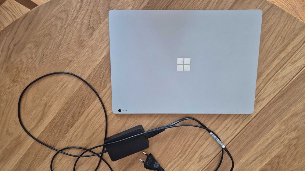 Microsoft Surface Book 2 tablet z Windows 11, i5 8GB RAM 256GB